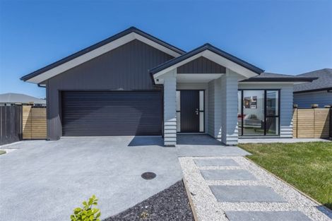 Photo of property in 12 Vinistra Road, Kumeu, 0810