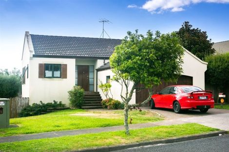 Photo of property in 1/5 Ribbonwood Crescent, Goodwood Heights, Auckland, 2105