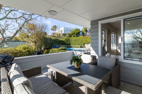 Photo of property in 21 Busby Hill, Havelock North, 4130