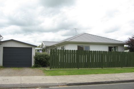 Photo of property in 8 Ranch Place, Pukekohe, 2120