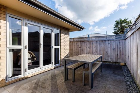 Photo of property in 2/37 Wallace Place, Westown, New Plymouth, 4310