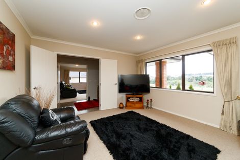 Photo of property in 33 Silkwood Place, Fitzherbert, Palmerston North, 4410