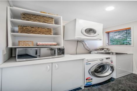 Photo of property in 1/36 Darren Crescent, Half Moon Bay, Auckland, 2012