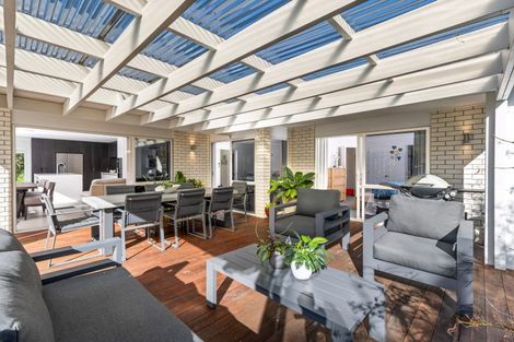 Photo of property in 17 Te Wharau Drive, Greenhithe, Auckland, 0632