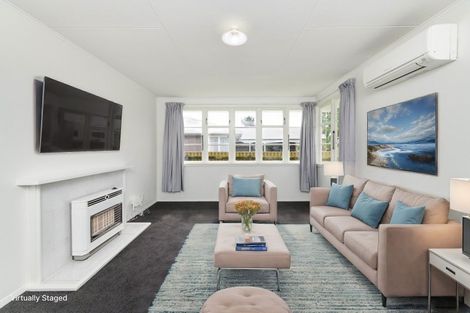 Photo of property in 33 Crewe Crescent, Hokowhitu, Palmerston North, 4410