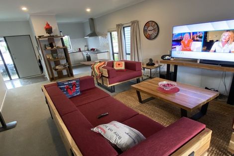 Photo of property in 37 Ipukarea Street, Weymouth, Auckland, 2103