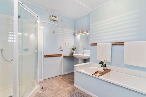 Photo of property in 78 Sylvan Avenue, Northcote, Auckland, 0627