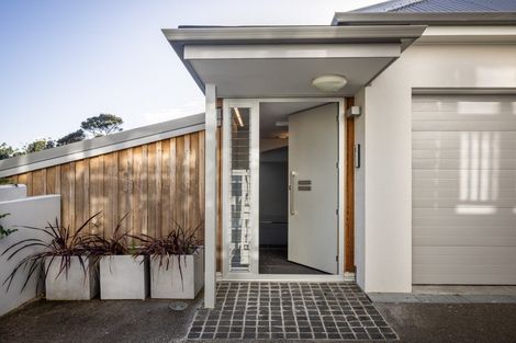 Photo of property in 2/83 Hinemoa Street, Birkenhead, Auckland, 0626
