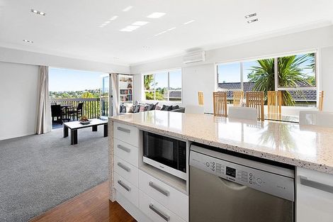 Photo of property in 52 Chelsea View Drive, Chatswood, Auckland, 0626