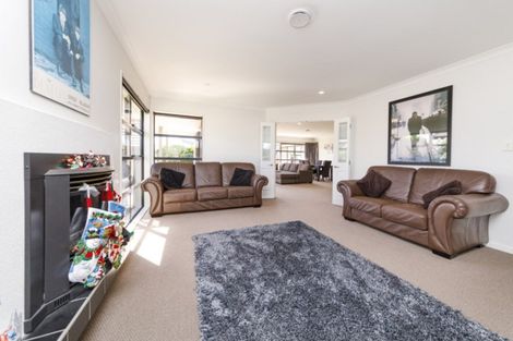 Photo of property in 8 Trump Place, Kelvin Grove, Palmerston North, 4414