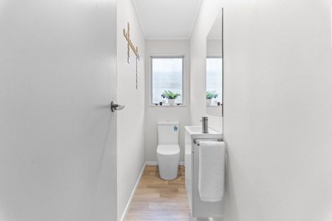 Photo of property in 1 Branch Road, Welbourn, New Plymouth, 4312