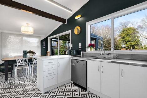 Photo of property in 17 Oberon Street, Stratford, 4332