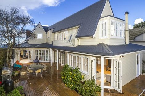 Photo of property in 128 Beach Road, Castor Bay, Auckland, 0620