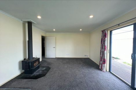 Photo of property in 12 Beaumaris Avenue, Castlecliff, Whanganui, 4501