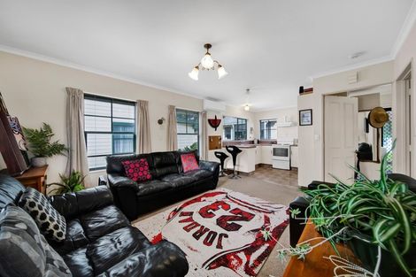 Photo of property in 4/70-76 Whiteley Street, Moturoa, New Plymouth, 4310