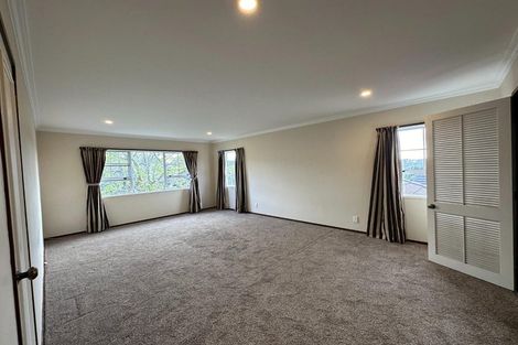 Photo of property in 11 Ravenstone Place, Chatswood, Auckland, 0626
