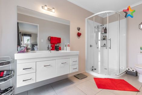 Photo of property in 16 Court Of Ascot, Seaward Bush, Invercargill, 9812