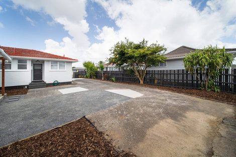 Photo of property in 33 Convair Crescent, Mangere, Auckland, 2022