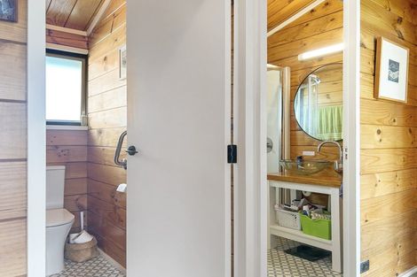 Photo of property in 1a Field Way, Waikanae Beach, Waikanae, 5036