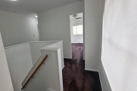 Photo of property in 2/42 De Havilland Drive, Goodwood Heights, Auckland, 2105