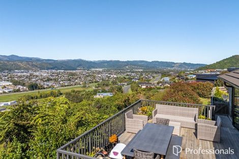 Photo of property in 35 Percy Kinsman Crescent, Riverstone Terraces, Upper Hutt, 5018