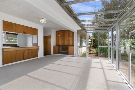 Photo of property in 4 Lyford Crescent, Sunnynook, Auckland, 0620