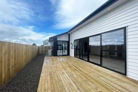 Photo of property in 31 Cara Avenue, Kumeu, 0810