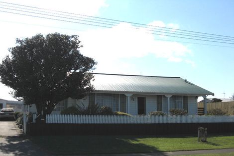 Photo of property in 32 Egmont Street, Castlecliff, Whanganui, 4501