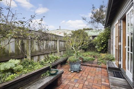 Photo of property in 157 Marine Parade, Eastbourne, Lower Hutt, 5013