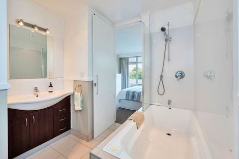 Photo of property in 1/133 Carlisle Road, Northcross, Auckland, 0632