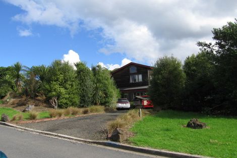 Photo of property in 3 Helios Place, Titirangi, Auckland, 0604