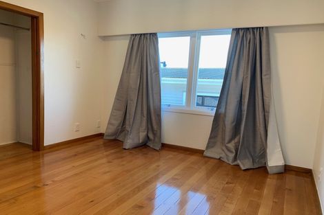 Photo of property in 31 Eastglen Road, Glen Eden, Auckland, 0602