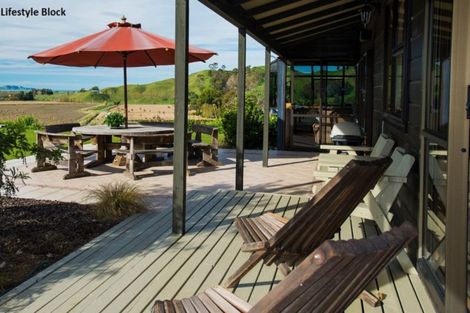 Photo of property in 52 Saddler Road, Muriwai, Gisborne, 4072