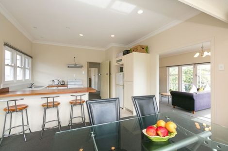 Photo of property in 5 Pendarves Street, New Plymouth, 4310