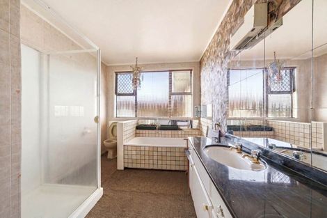 Photo of property in 10 House Avenue, Mangere Bridge, Auckland, 2022