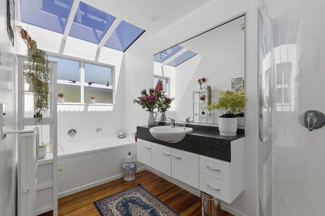 Photo of property in 3 Tirowhanga Road, Paremata, Porirua, 5024