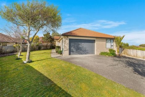Photo of property in 12 Kathleen Reece Place, Waiuku, 2123