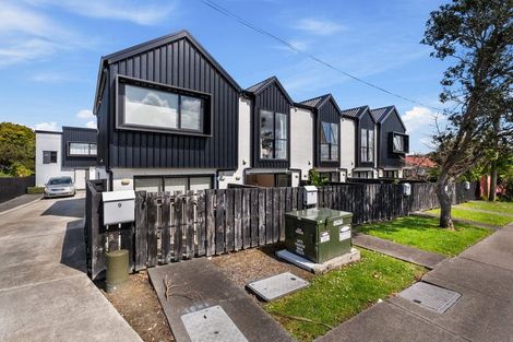 Photo of property in 7/36 Kaipatiki Road, Glenfield, Auckland, 0629