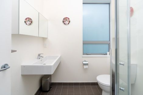 Photo of property in 28 Tiketike Way, Brooklyn, Wellington, 6021