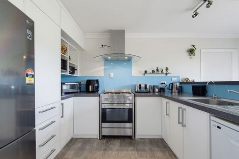 Photo of property in 16 Friedlander Road, Tuakau, 2694