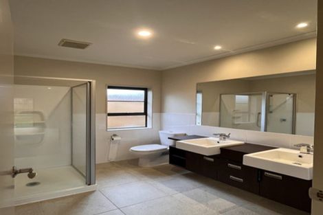 Photo of property in 8 Terrasini Drive, Flat Bush, Auckland, 2019