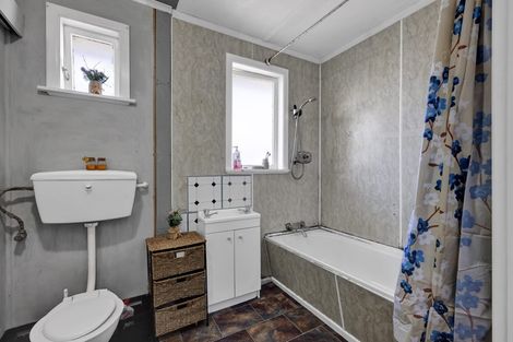 Photo of property in 60 Kapuni Street, Manaia, 4612