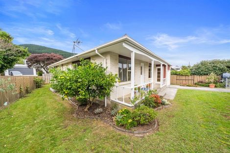 Photo of property in 26 Coates Street, Tawa, Wellington, 5028