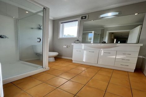 Photo of property in 13 Roby Street, Te Atatu Peninsula, Auckland, 0610