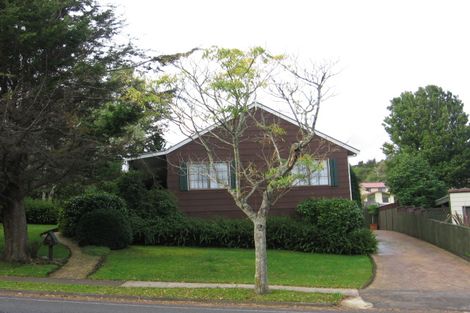 Photo of property in 16 Everglade Drive, Goodwood Heights, Auckland, 2105