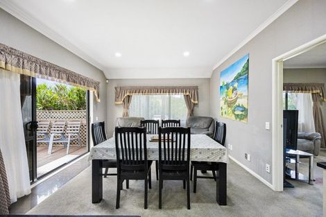 Photo of property in 1 Seresin Crescent, Flat Bush, Auckland, 2016