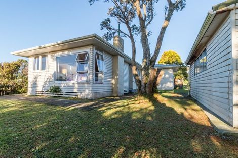 Photo of property in 18 Link Road, Newlands, Wellington, 6037