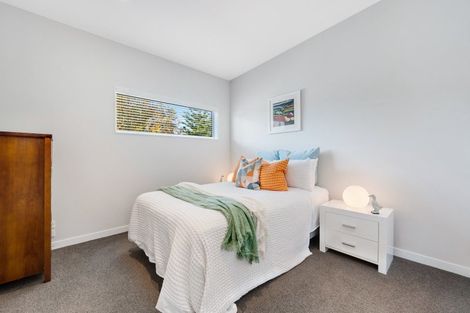 Photo of property in 33 Luplau Crescent, Cockle Bay, Auckland, 2014