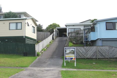 Photo of property in 1/28 Elizabeth Drive, West Harbour, Auckland, 0618