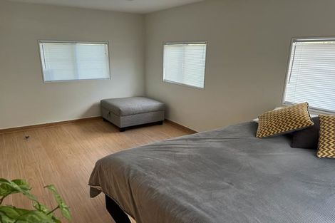 Photo of property in 11 Meadow Crescent, Te Atatu South, Auckland, 0602